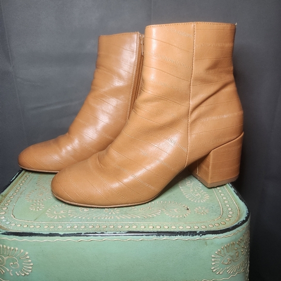 Urban Outfitters Honey Ankle Boots - Picture 2 of 3